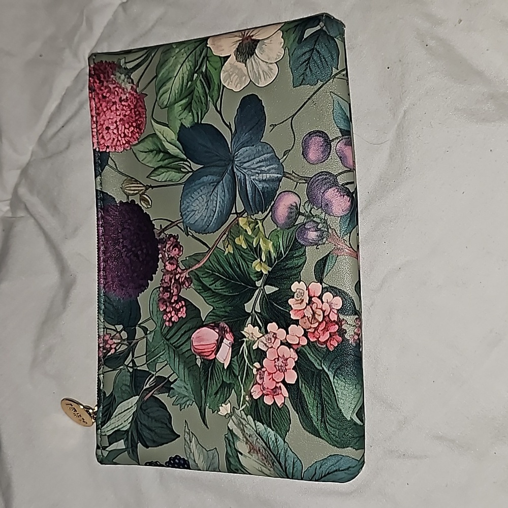 Ipsy makeup bag